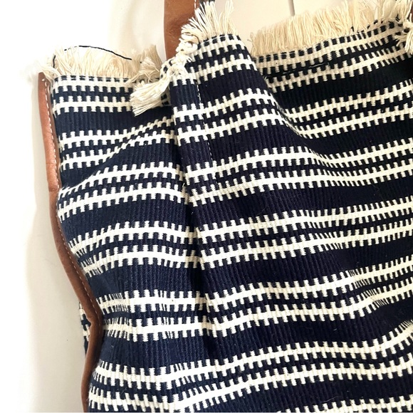 🍭3/$15 Sandra Roberts navy blue & white striped fringe large tote handbag - Picture 8 of 14